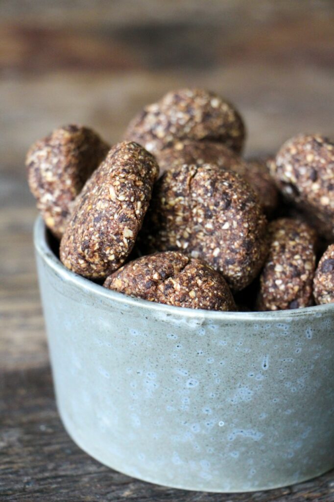 Chocolade boekweit balletjes van dadel