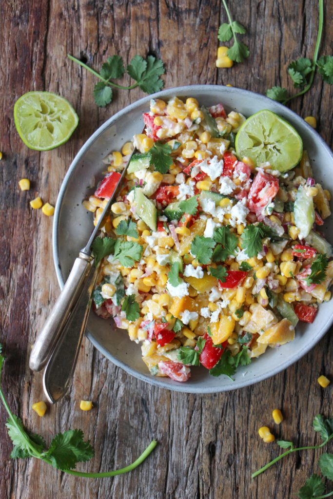 Mais salade met paprika en komkommer