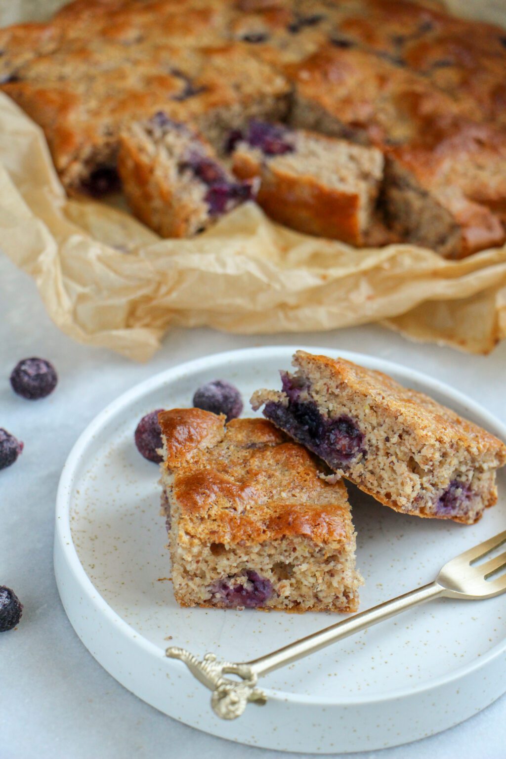 Plaatcake Uit De Oven Met Citroen En Blauwe Bessen Vega Makkelijk