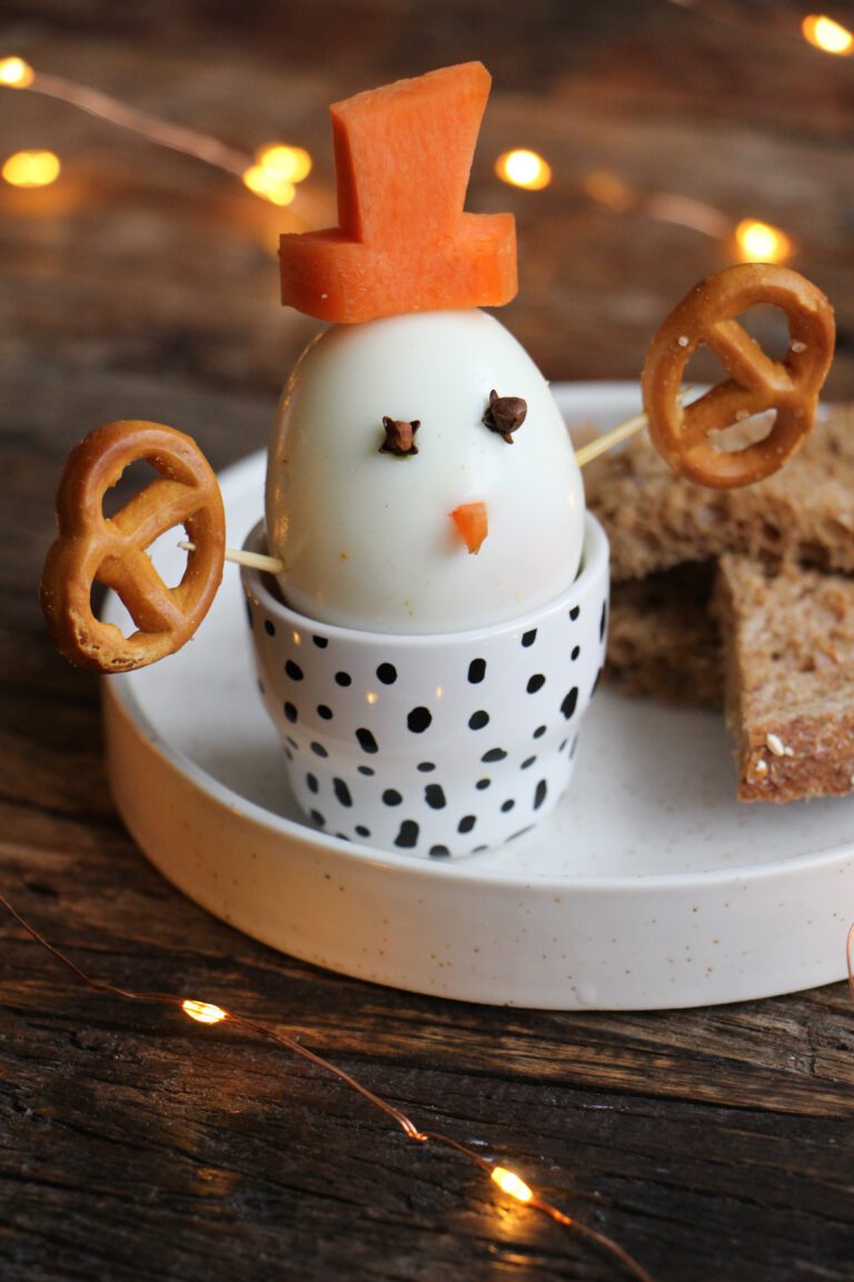 Sneeuwpop van gekookt ei