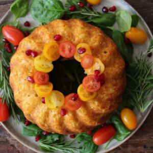 Vegetarische kerstrecepten ei-tulband met tomaat en coutgette
