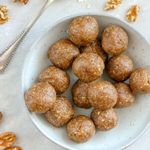 Makkelijke vegetarische recepten havermout dadel balletjes met walnoten en pecannoten