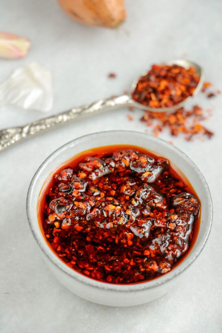 zelf crispy chili olie maken met 4 ingrediënten