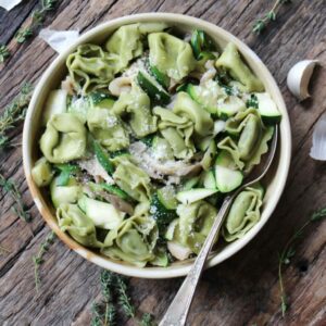 Makkelijke vegetarische recepten avondeten Tortellini met courgette oesterzwam en tijm