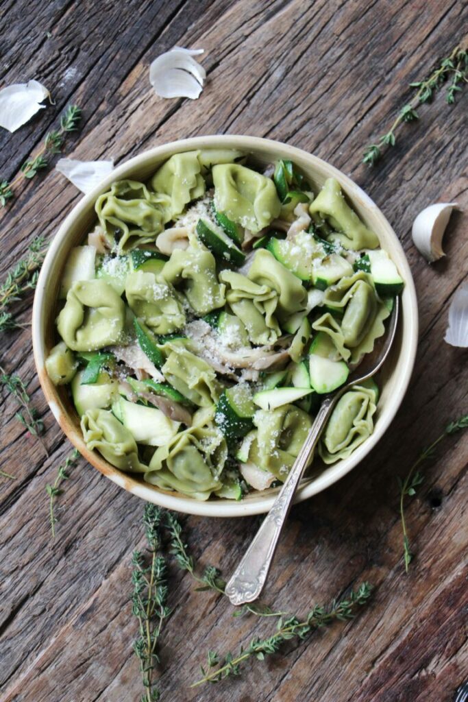 Makkelijke vegetarische recepten avondeten Tortellini met courgette oesterzwam en tijm