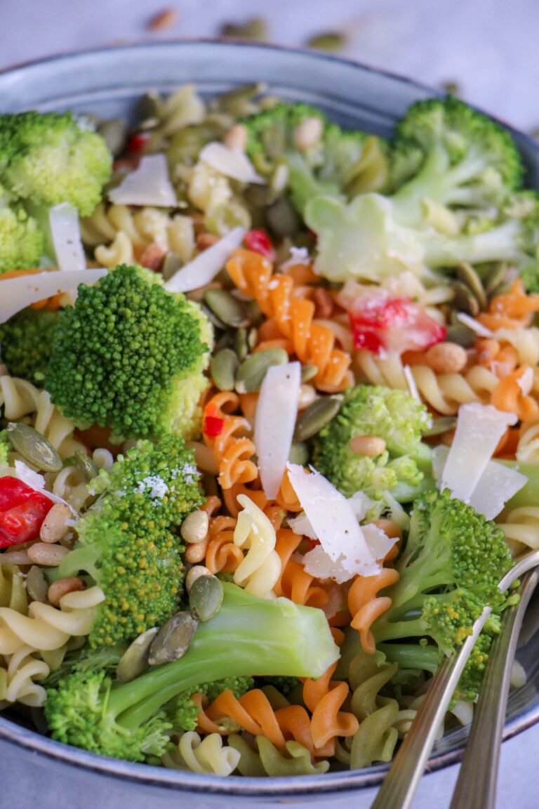 Makkelijke vegetarische recepten avondeten broccoli met pasta en rode peper