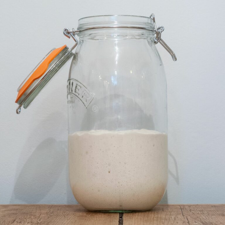 Zelf zuurdesem voeden en maken