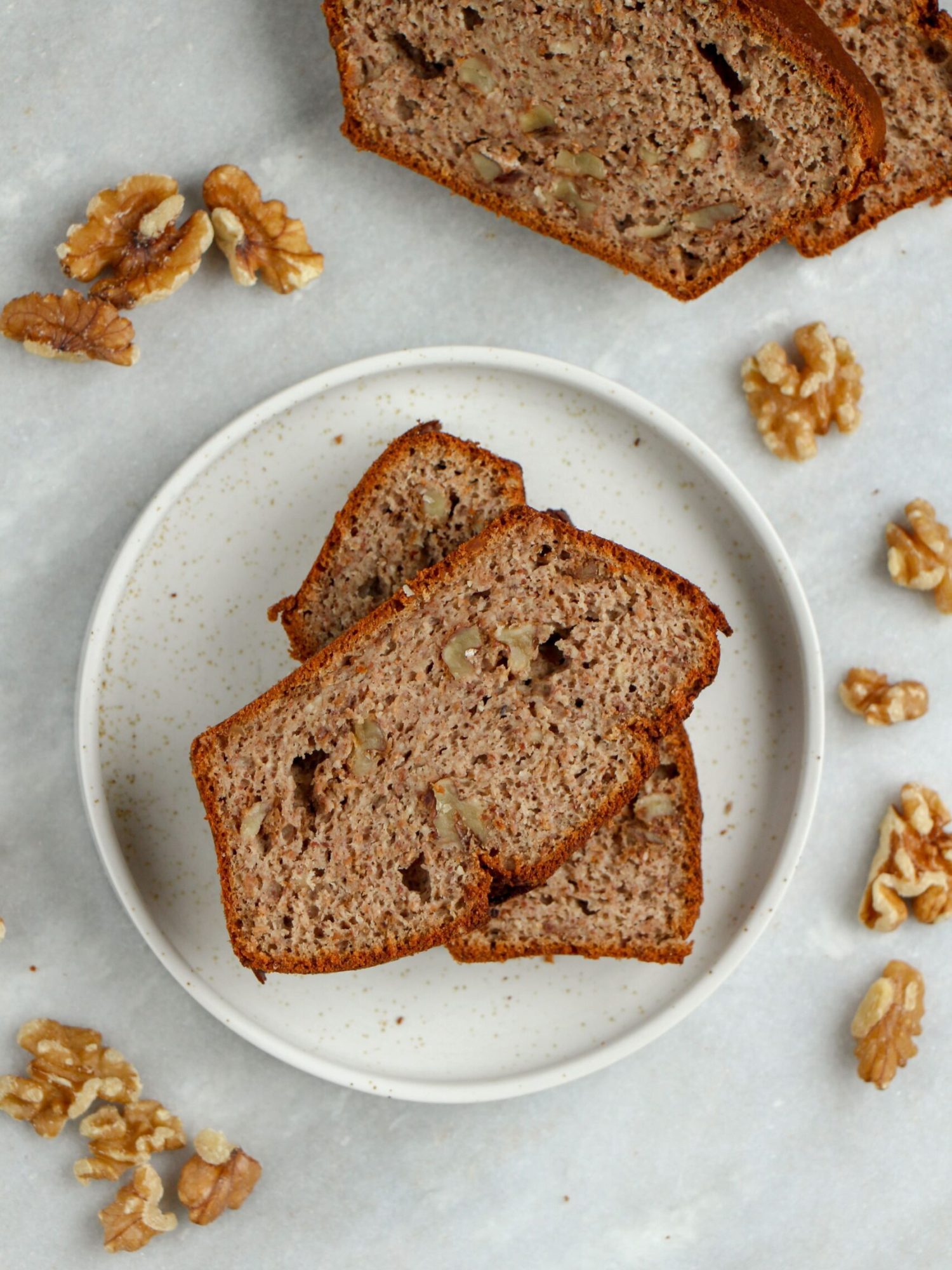 Makkelijke vegetarische recepten Bananencake met walnoten en amandelmeel