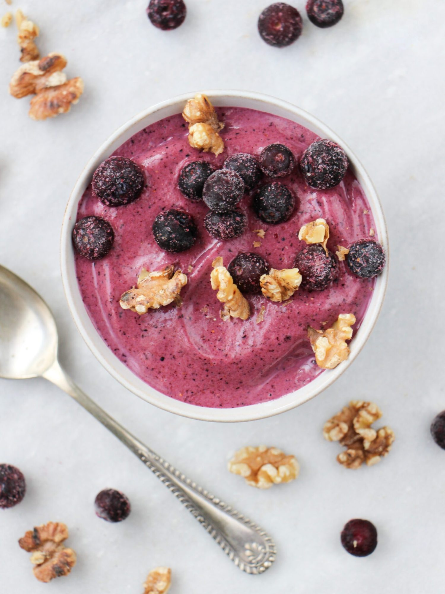 Bleuberry nicecream met banaan en griekse yoghurt
