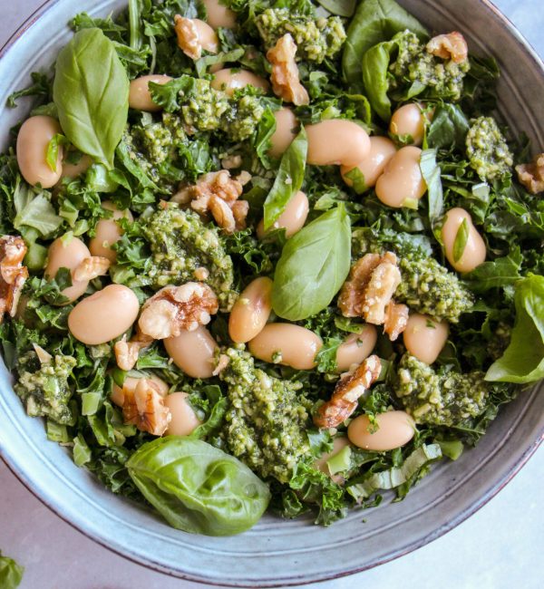 Makkelijke vegetarische recepten Boerenkool pesto salade met lima bonen