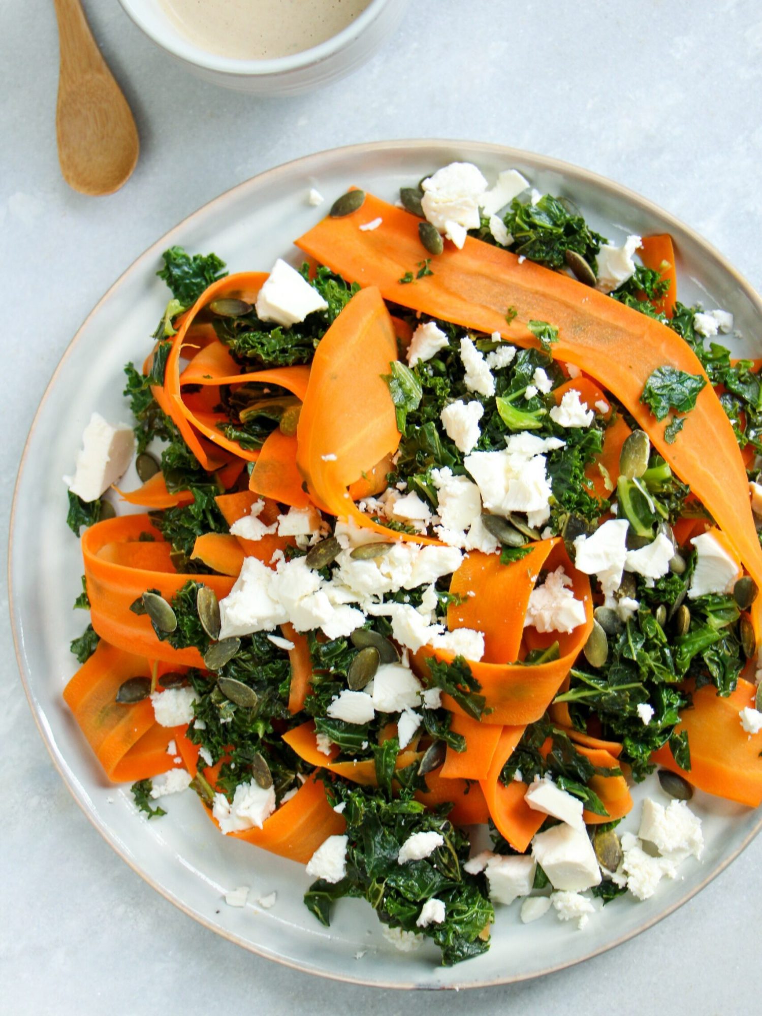 Boerenkool salade met wortel en feta
