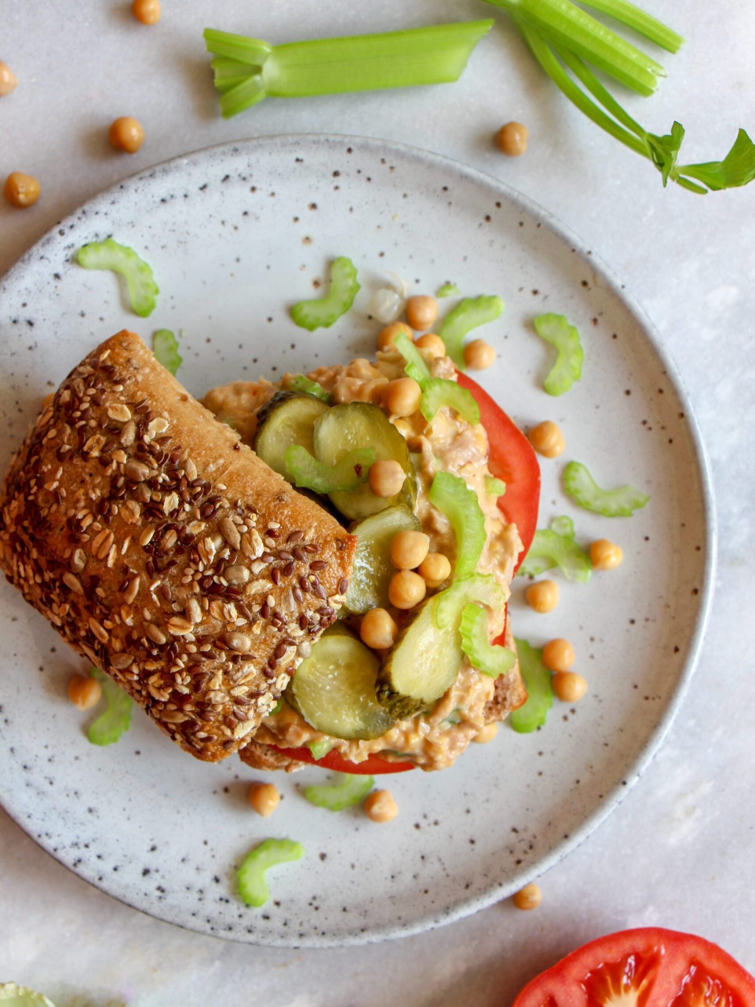 vegetarische tonijnsalade van kikkererwten