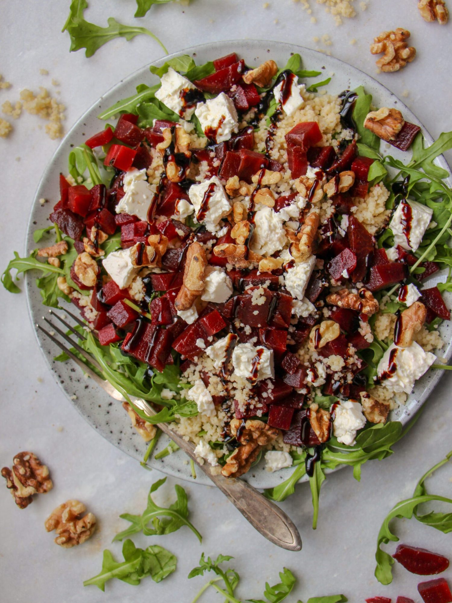 Couscous salade met rode bieten walnoten en feta