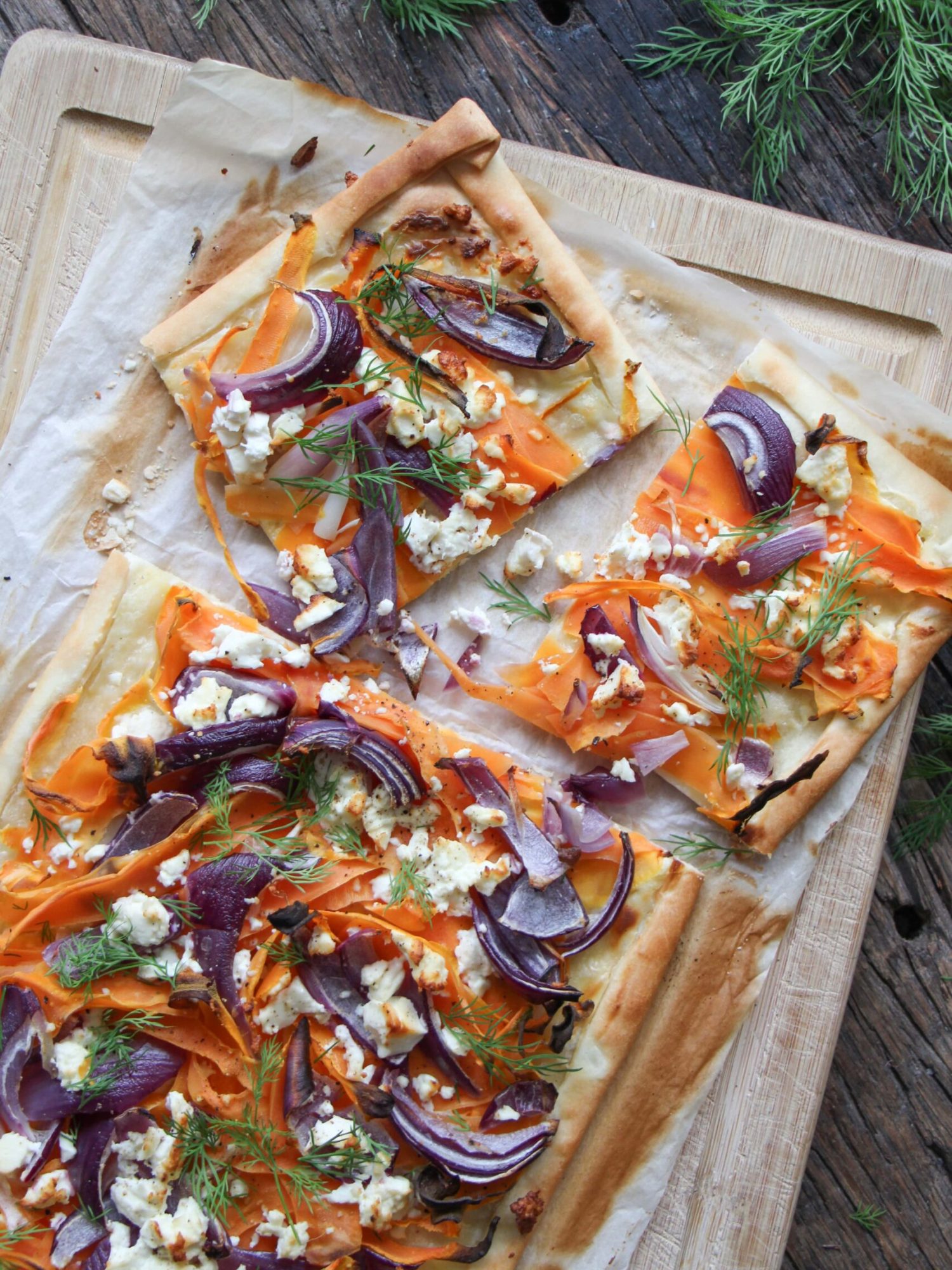 Makkelijke vegetarische recepten avondeten Flammkuche met wortel rode ui en feta