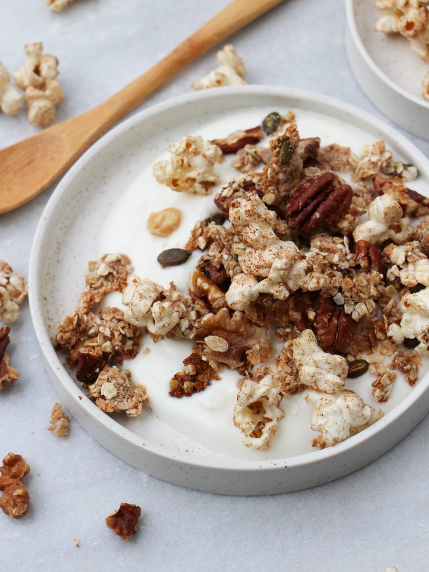 Granola met kaneelpopcorn en Griekse yoghurt 0%