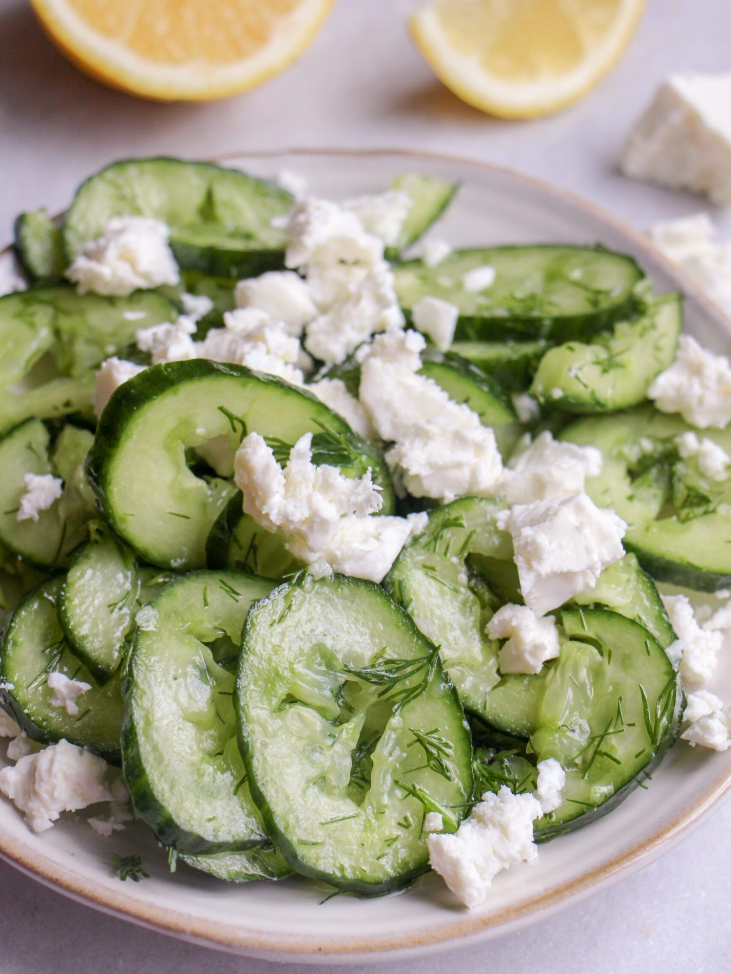 Komkommer salade met dille feta en honing