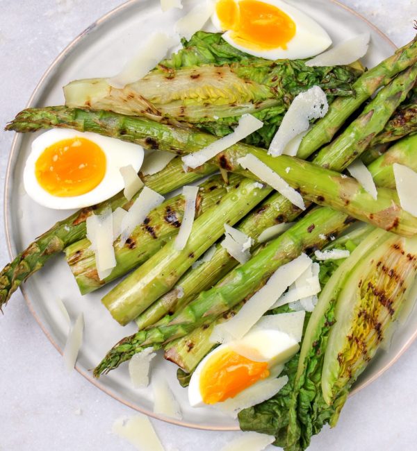 Makkelijke vegetarische bbq recepten Ceaser salade van de BBQ met groene asperges