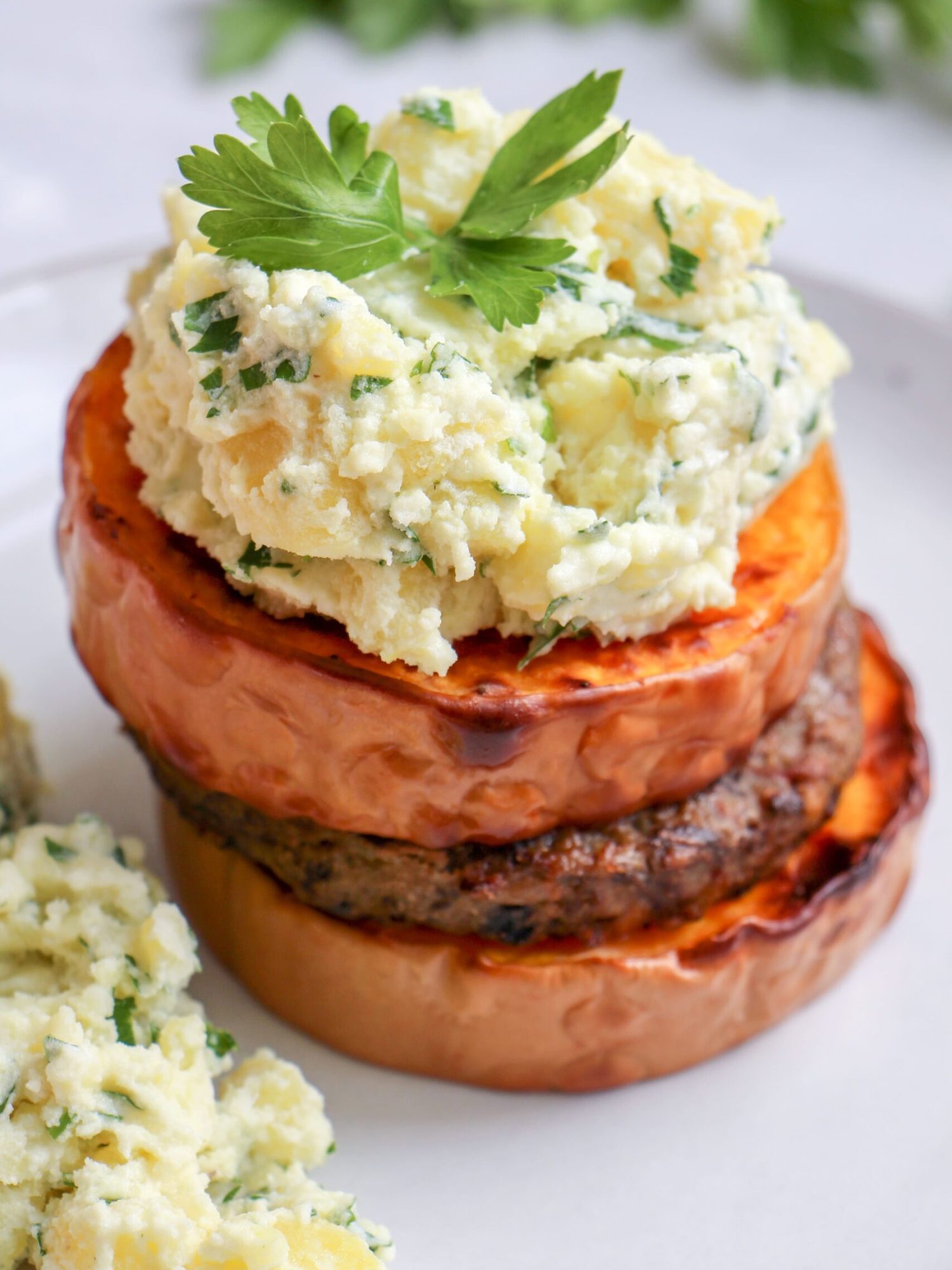 Makkelijke vegetarische bbq recepten Pompoen vega burger met aardappel salade