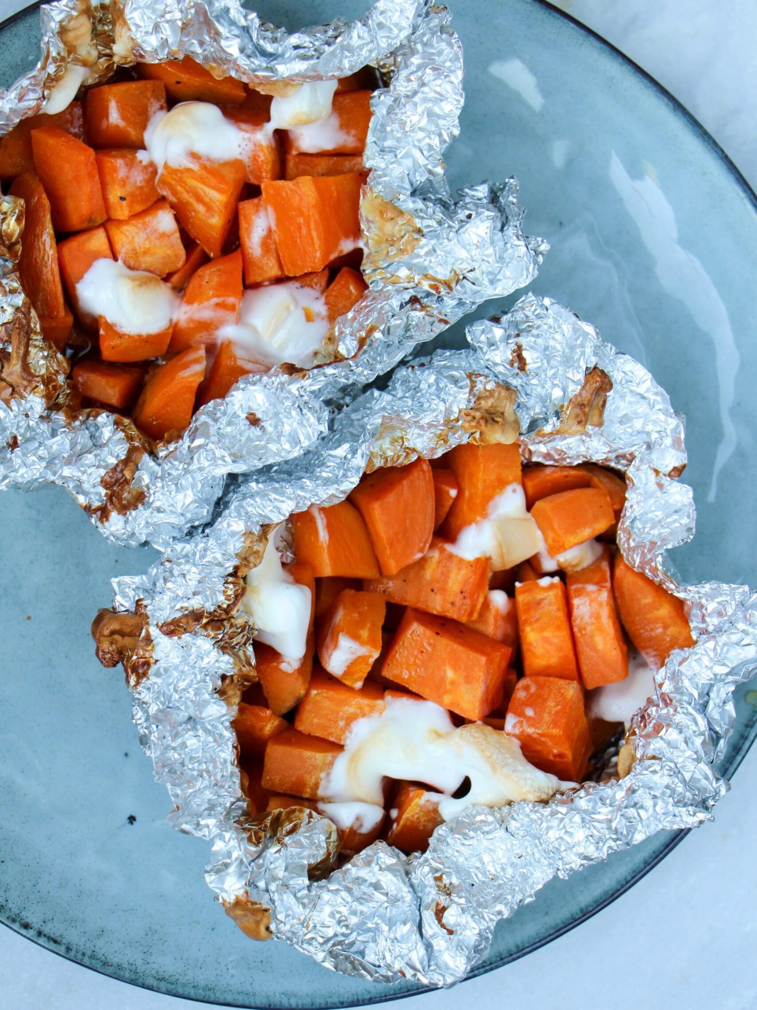 Makkelijke vegetarische bbq recepten Zoete aardappel pakketjes met marshmallows-min