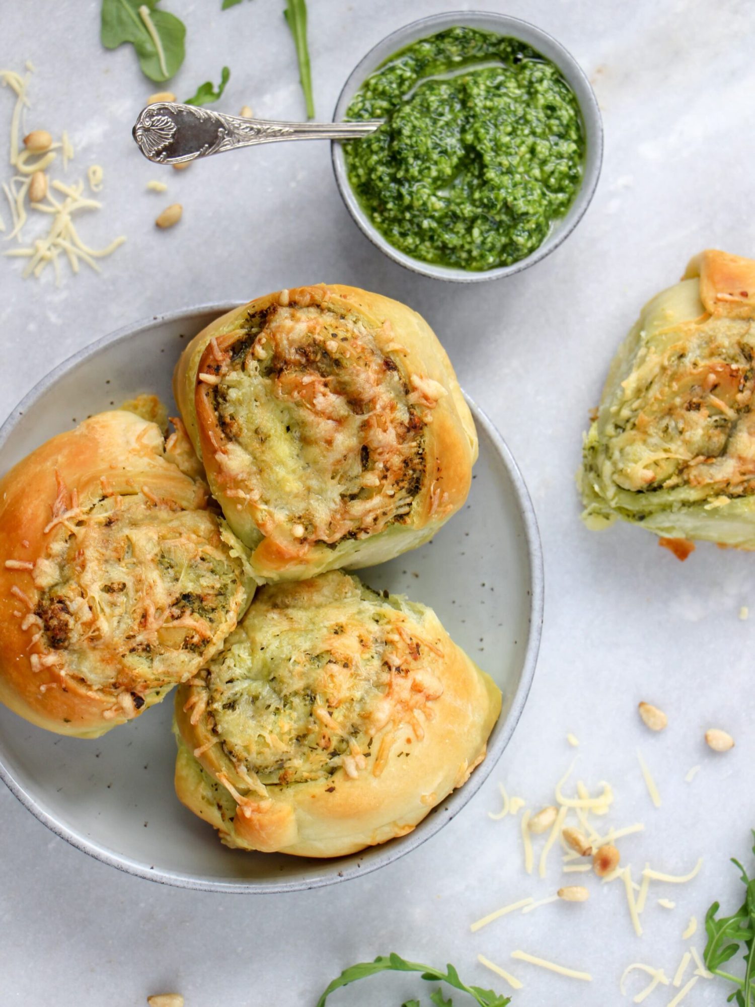 Makkelijke vegetarische hapjes snelle pestobroodjes maken