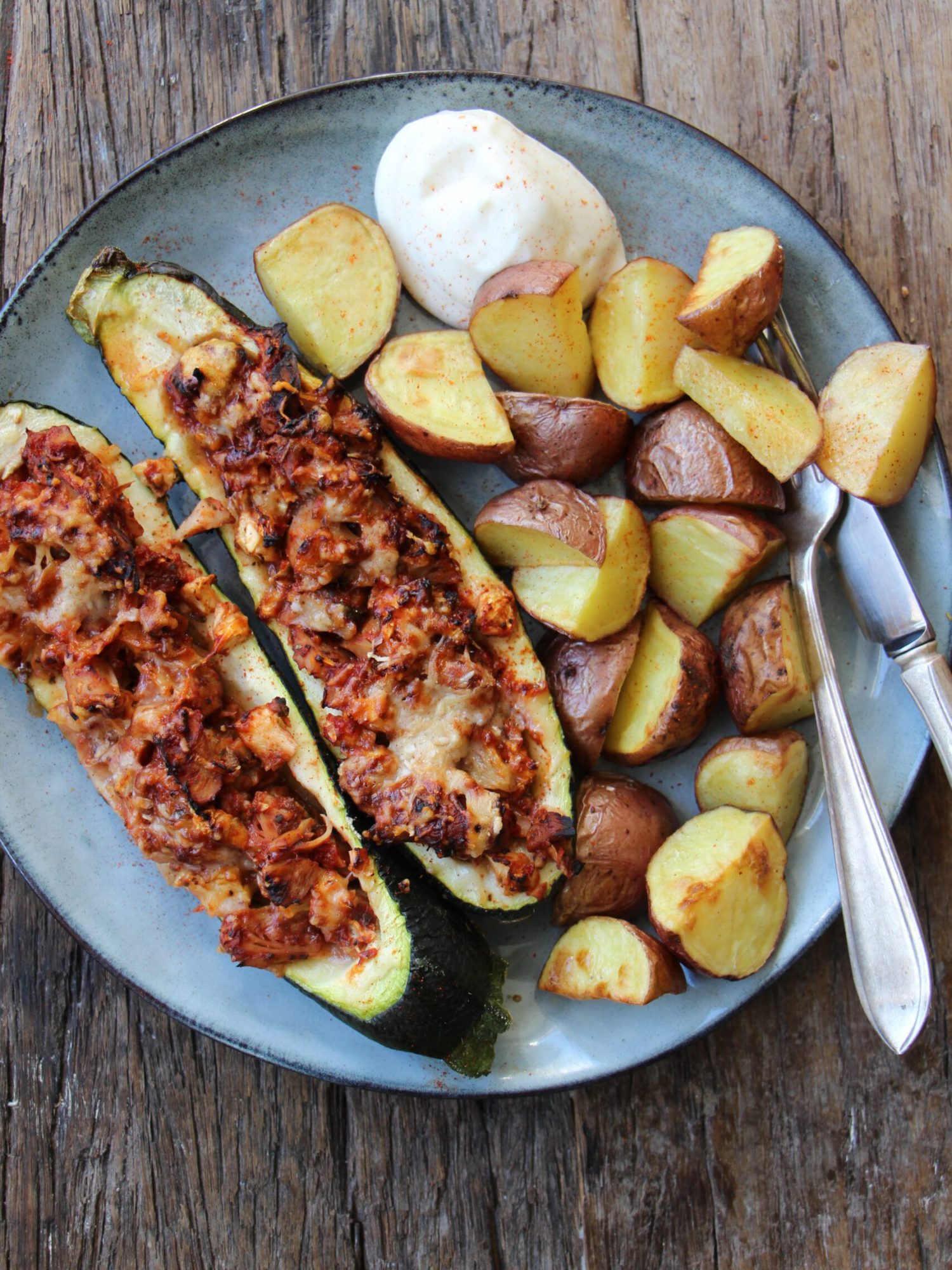 Gevulde courgette met gebakken aardappelen