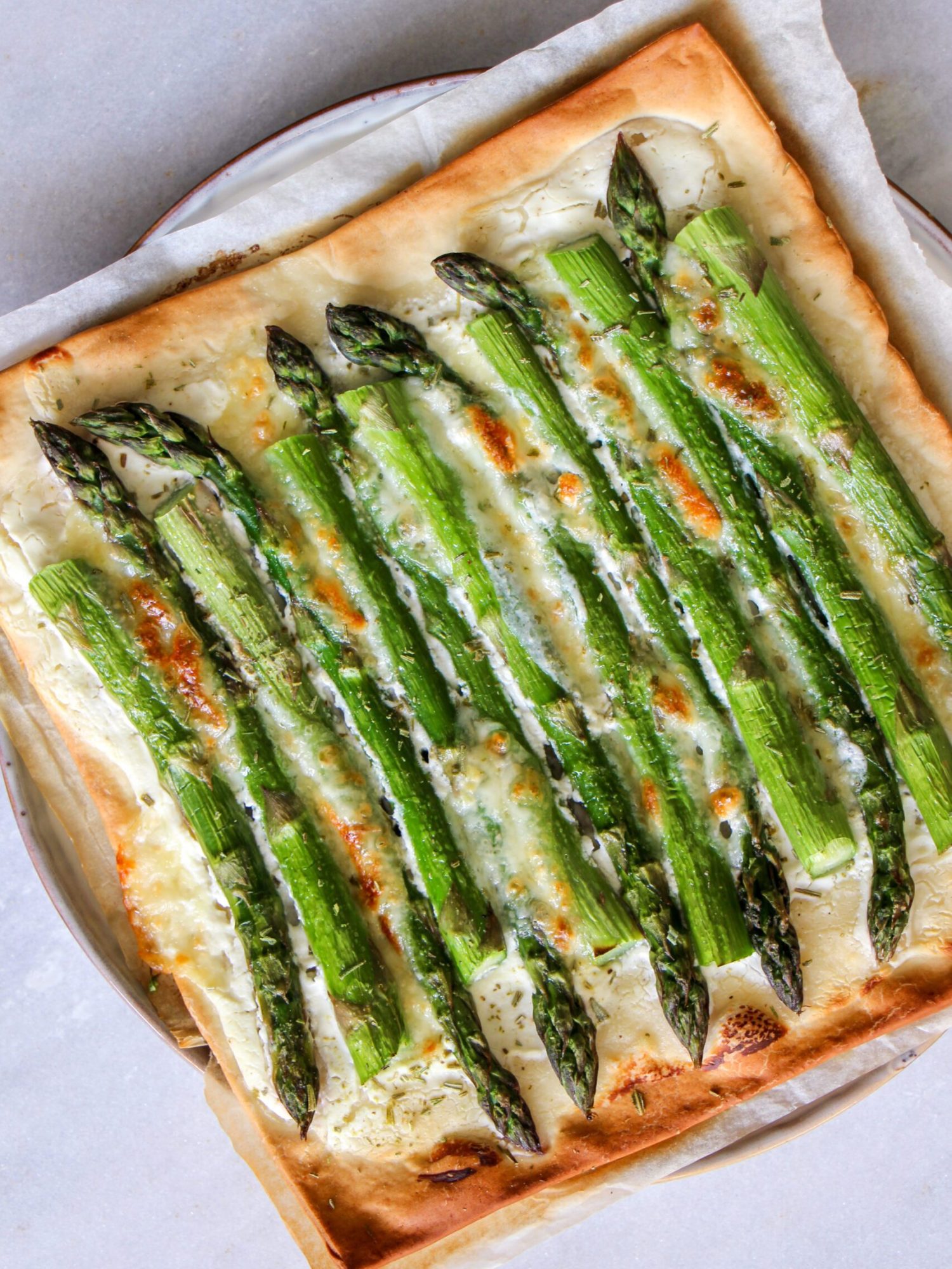 Makkelijke vegetarische recepten avondeten Flammkuche groene asperges limoen en rozemarijn