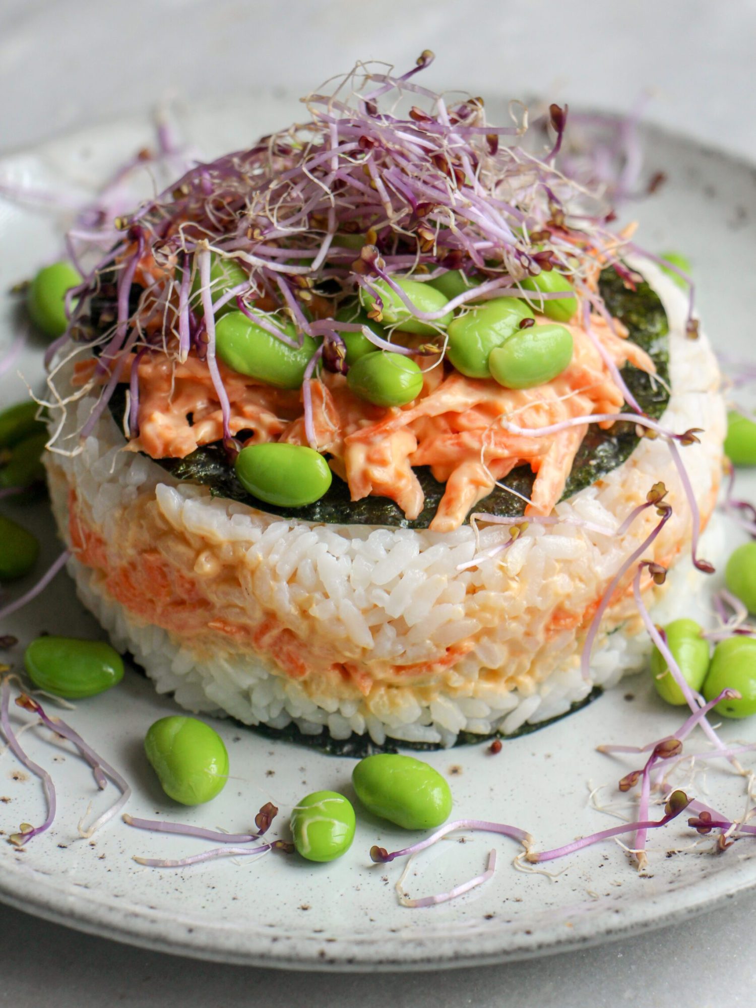 Makkelijke vegetarische recepten avondeten Sushi taart met geraspte wortel en kiemgroenten