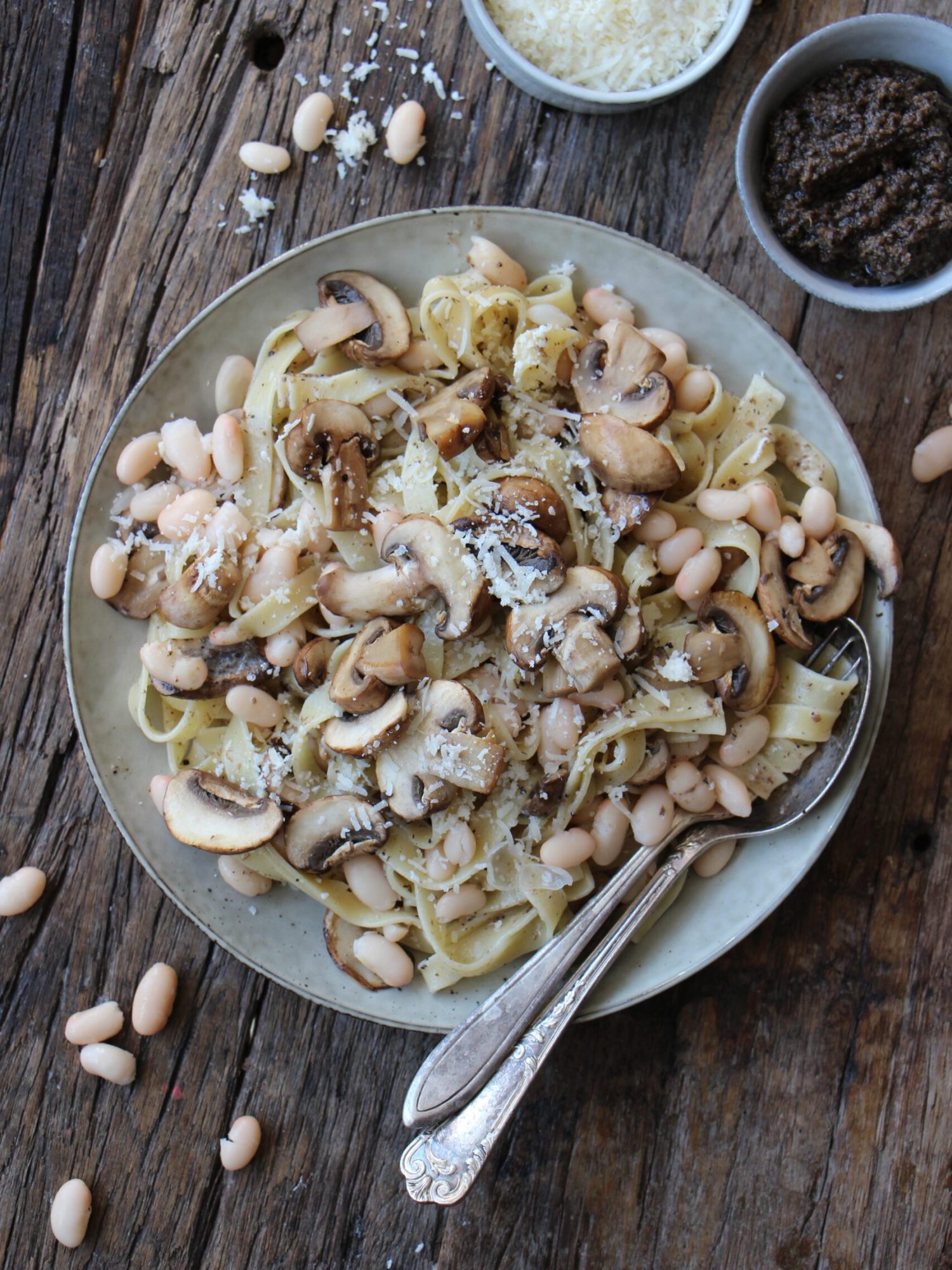 Makkelijke vegetarische recepten avondeten Tagiatelle met truffel champignons en witte bonen