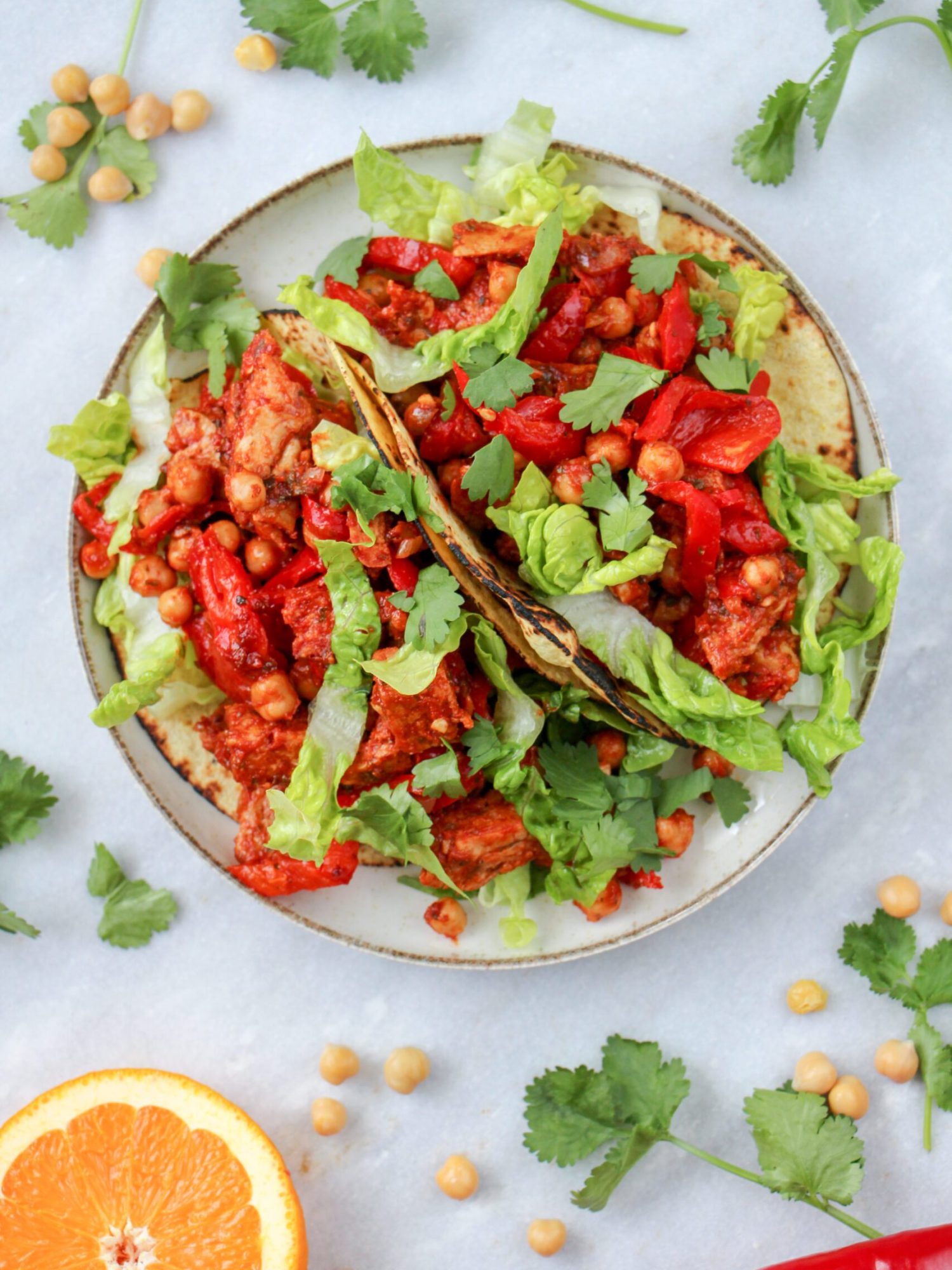 Makkelijke vegetarische recepten avondeten Wraps met vega kip kikkererwten in tomatensaus