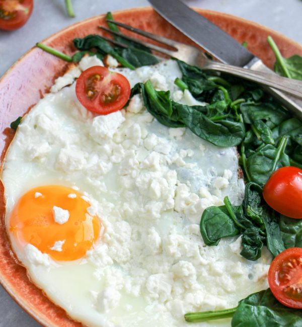 Makkelijke vegetarische recepten ei met feta en spinazie