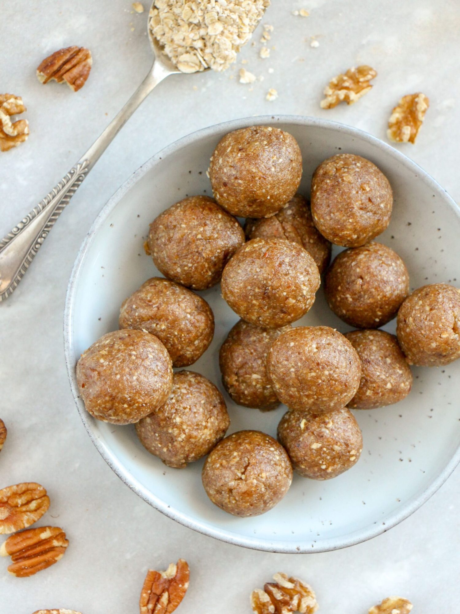 Makkelijke vegetarische recepten havermout dadel balletjes met walnoten en pecannoten
