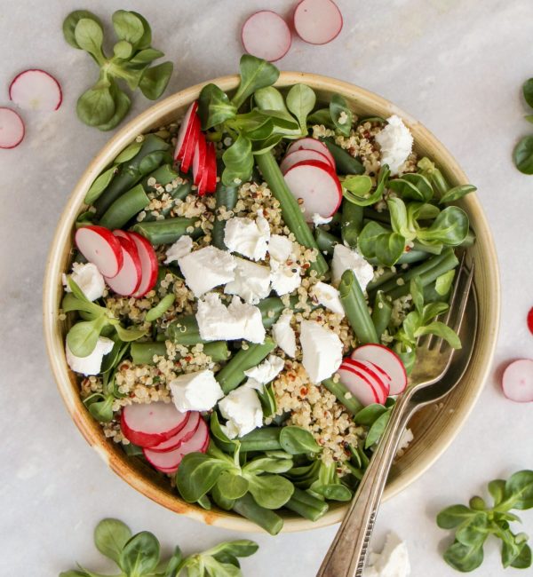 Makkelijke vegetarische salade recepten Sperziebonensalade met quinoa en geitenkaas
