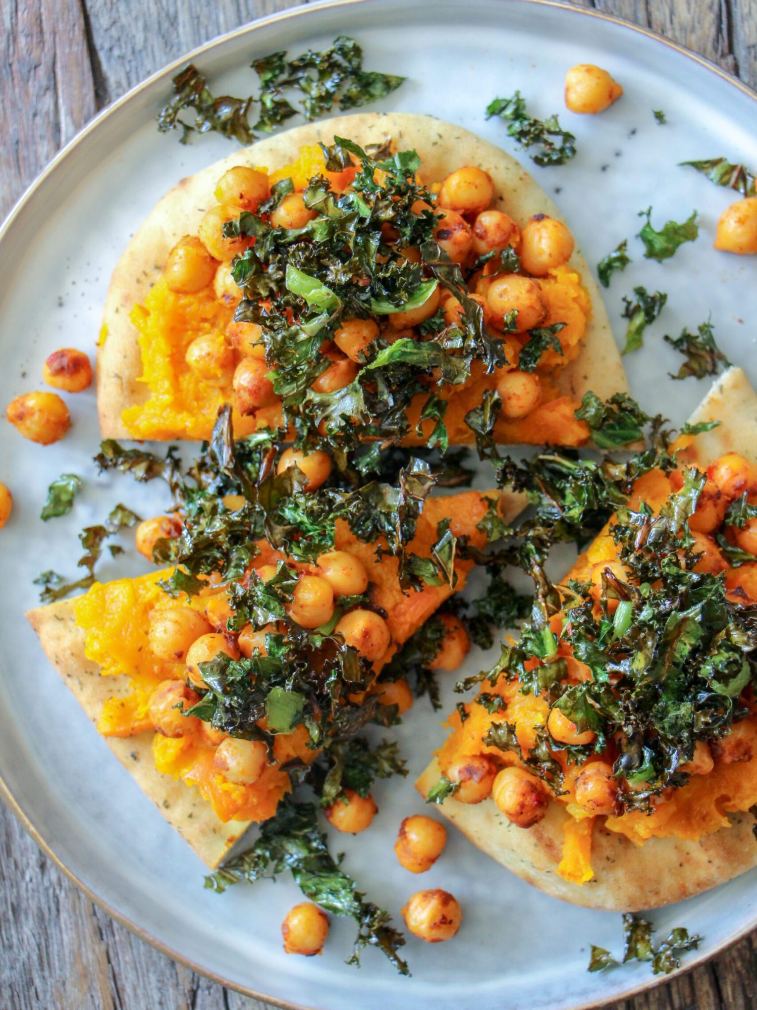 makkelijke vegetarische recepten Naanbrood met pompoen kikkererwten harissa en krokante boerenkool