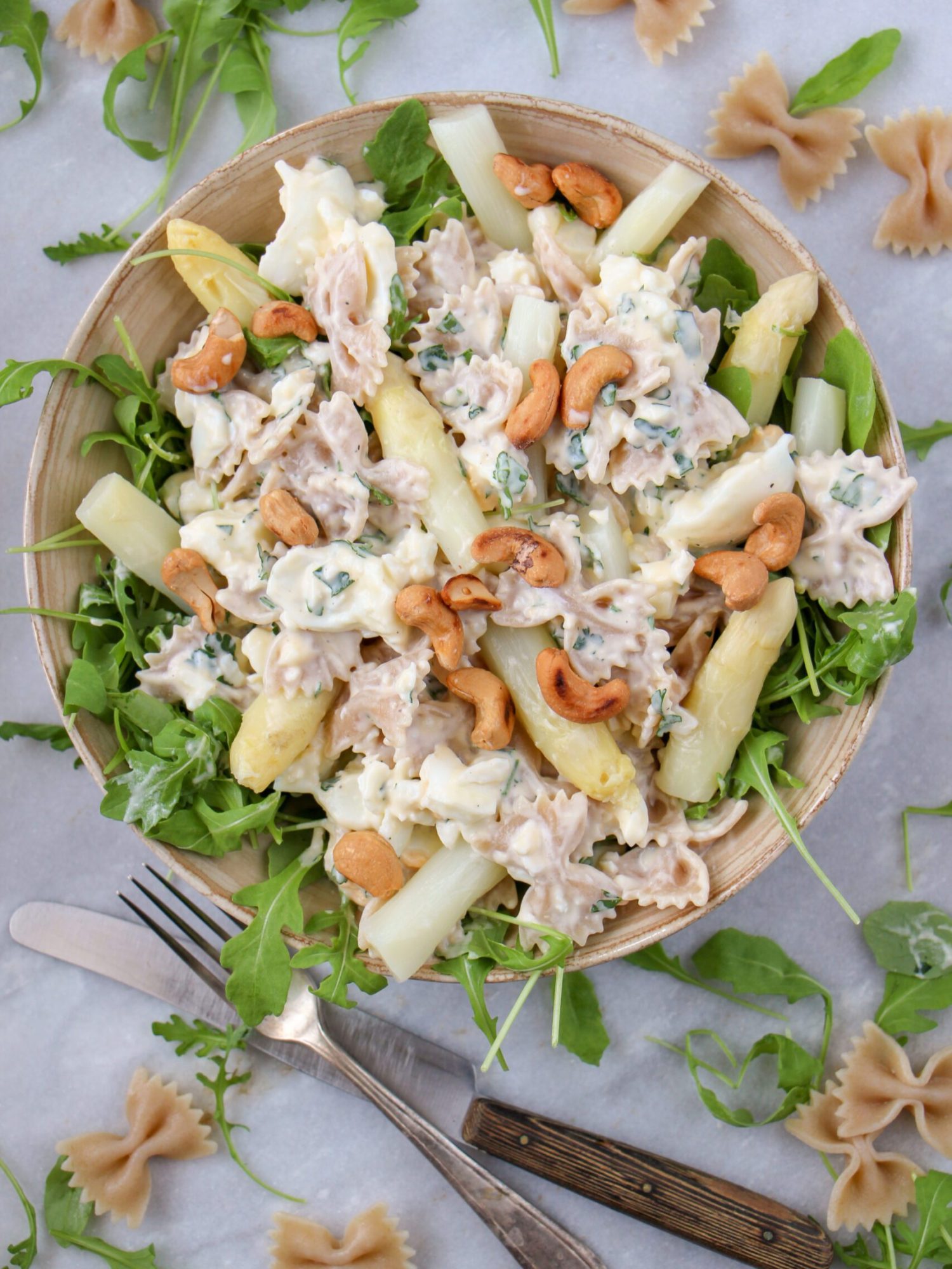 Pasta met witte asperge en eiersalade