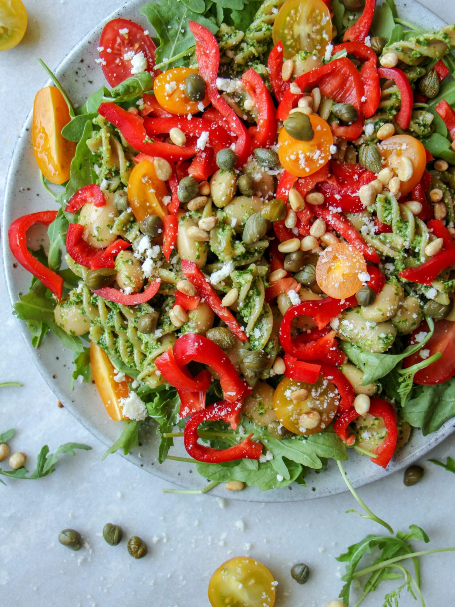 Pasta pesto met paprika limabonen en kappertjes