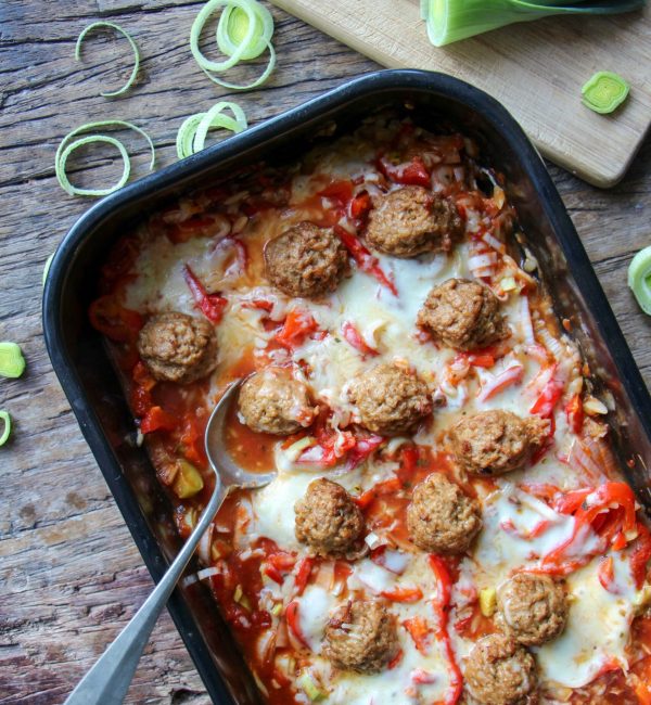 Pastaschotel met Orzo prei en vega balletjes