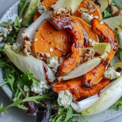 pompoen witlof salade met blauwe kaas