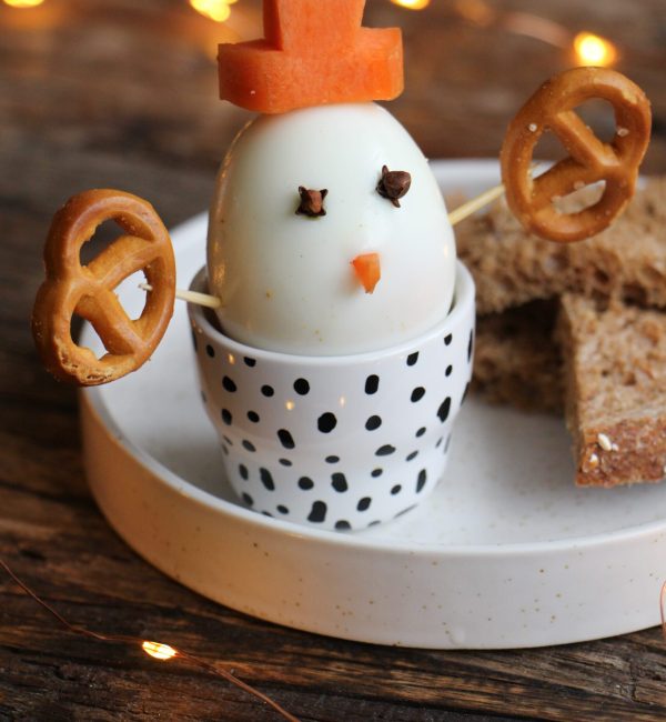 Sneeuwpop van gekookt ei