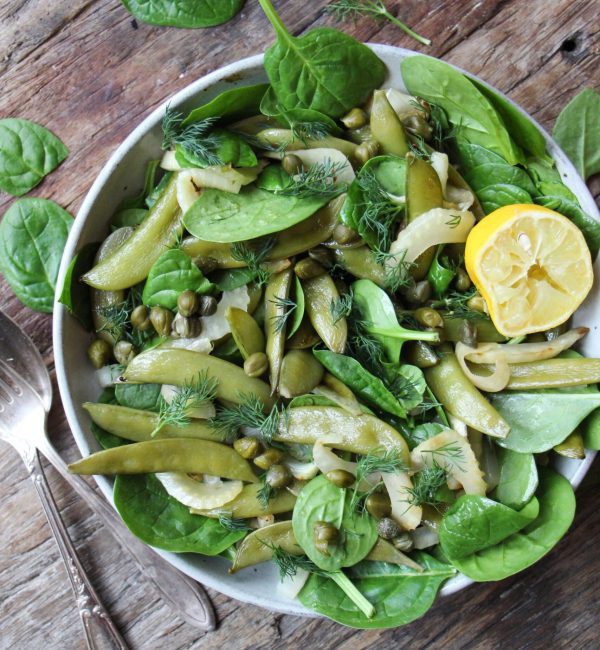Spinazie salade met sugar snaps venkel en kappertjes