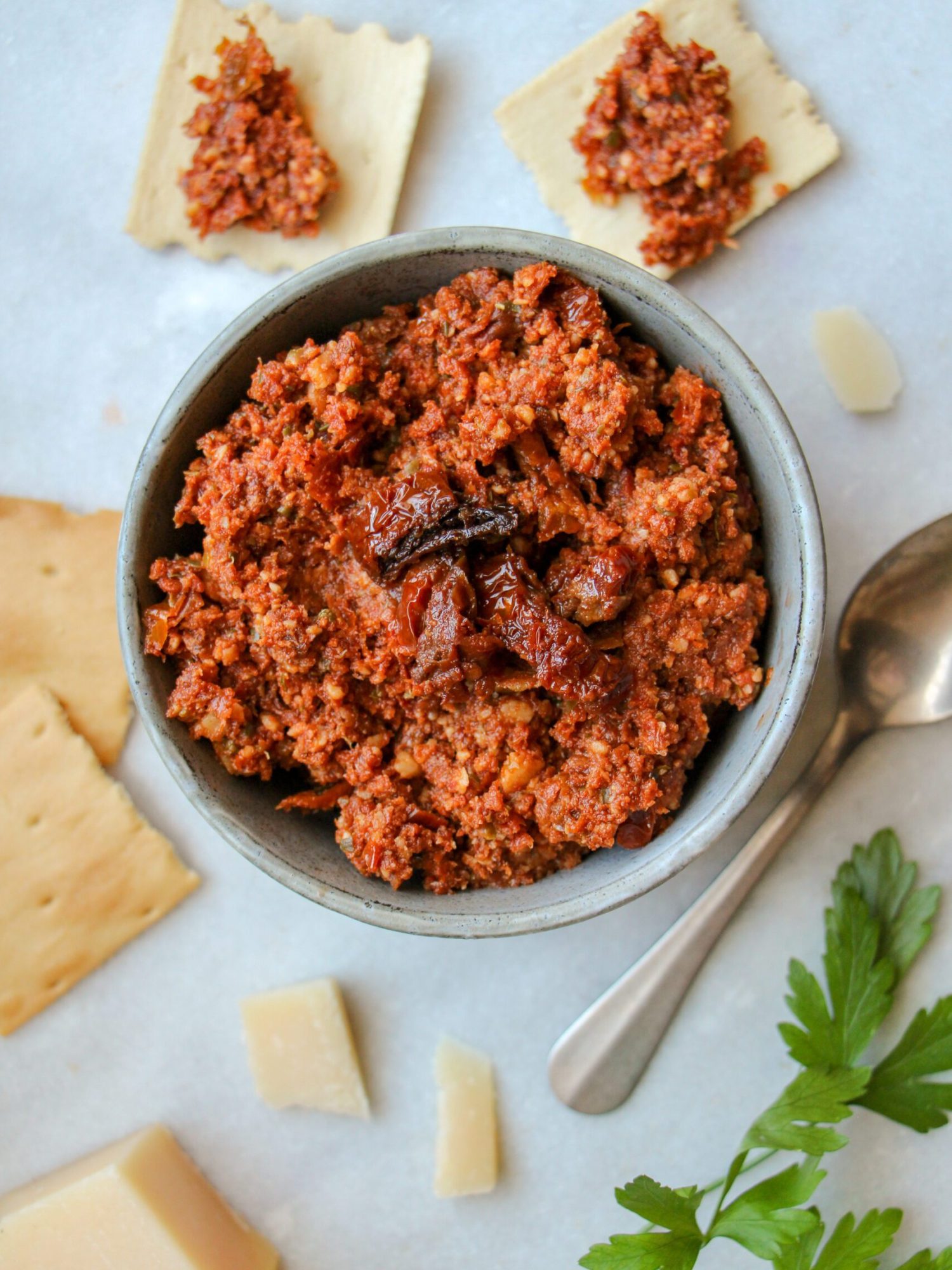 Tapenade van zongedroogde tomaten en Parmezaan