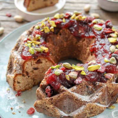 Tulband met banaan kwark en cranberry saus