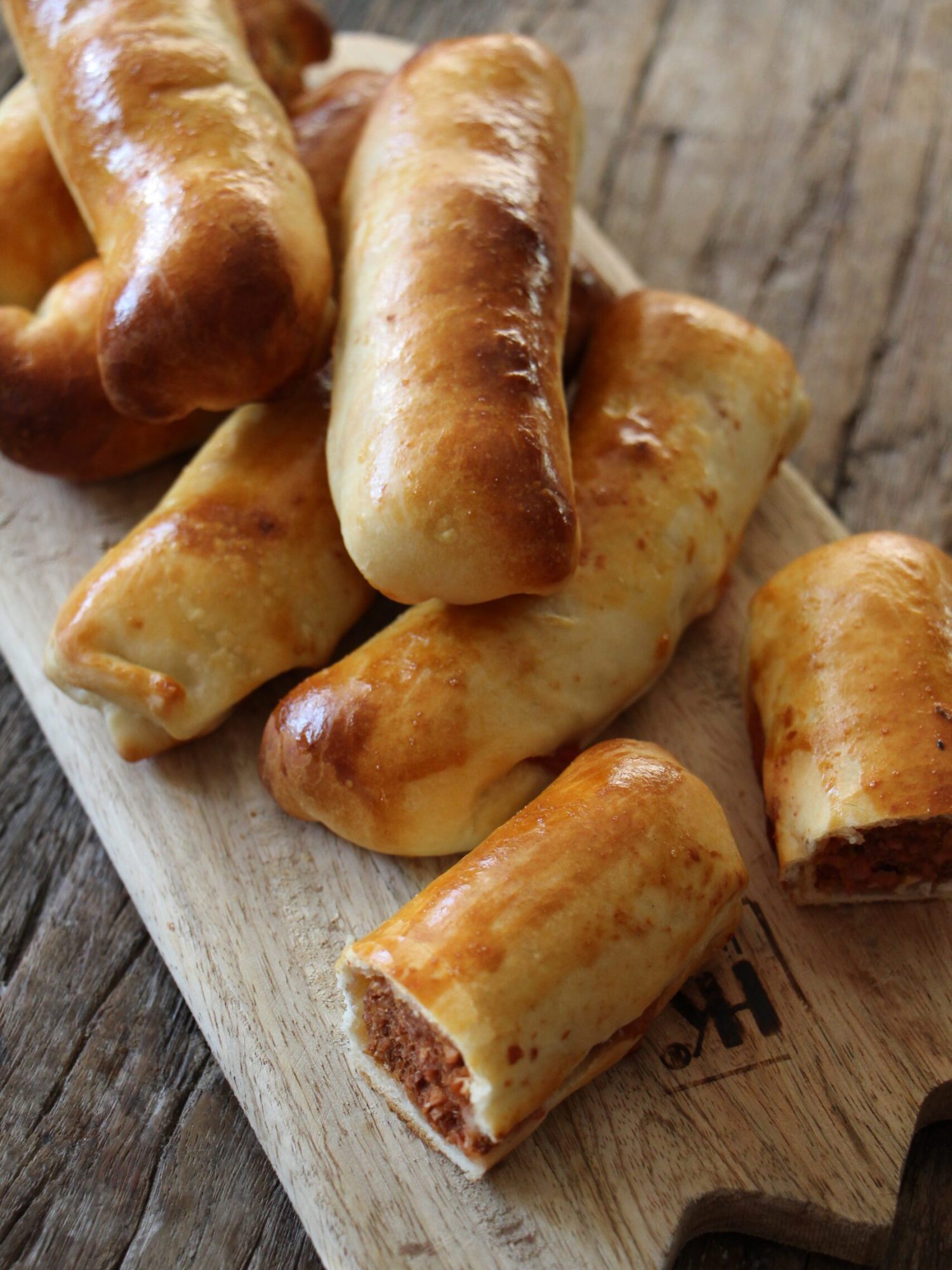 Worstenbroodjes maken met kant en klaar deeg