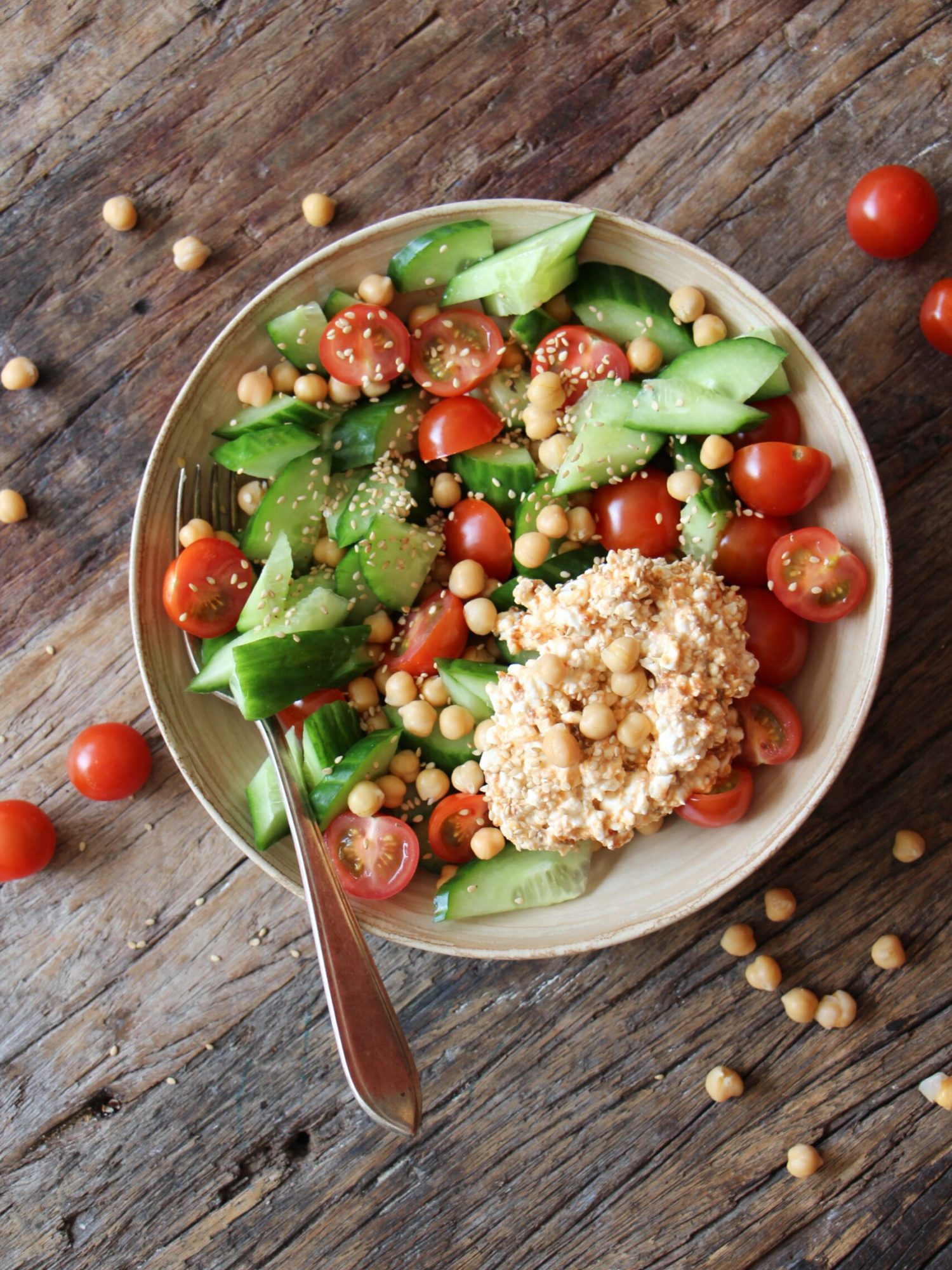 komkommersalade met kikkerertwen cottage cheese en sambal