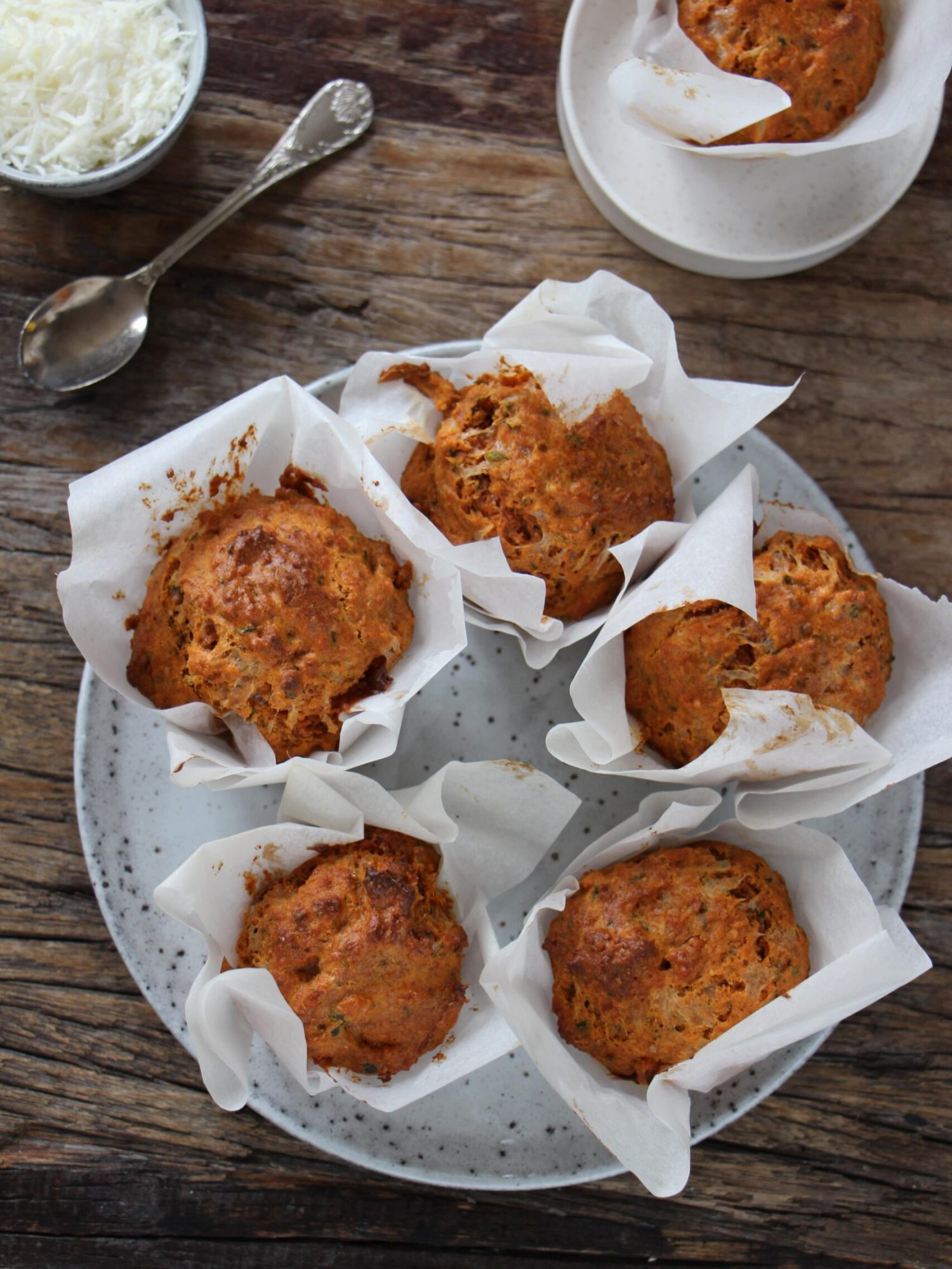 makkelijke vegetarische hapjes Hartige Tomatenmuffins met italiaanse kruiden