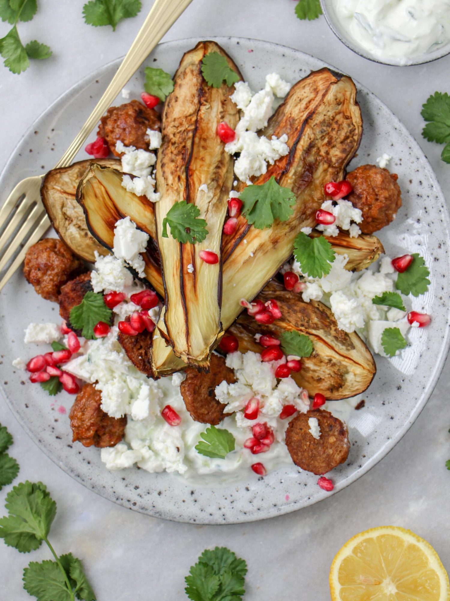 makkelijke vegetarische recepten avondeten gegrilde aubergine met tzatziki en vega balletjes