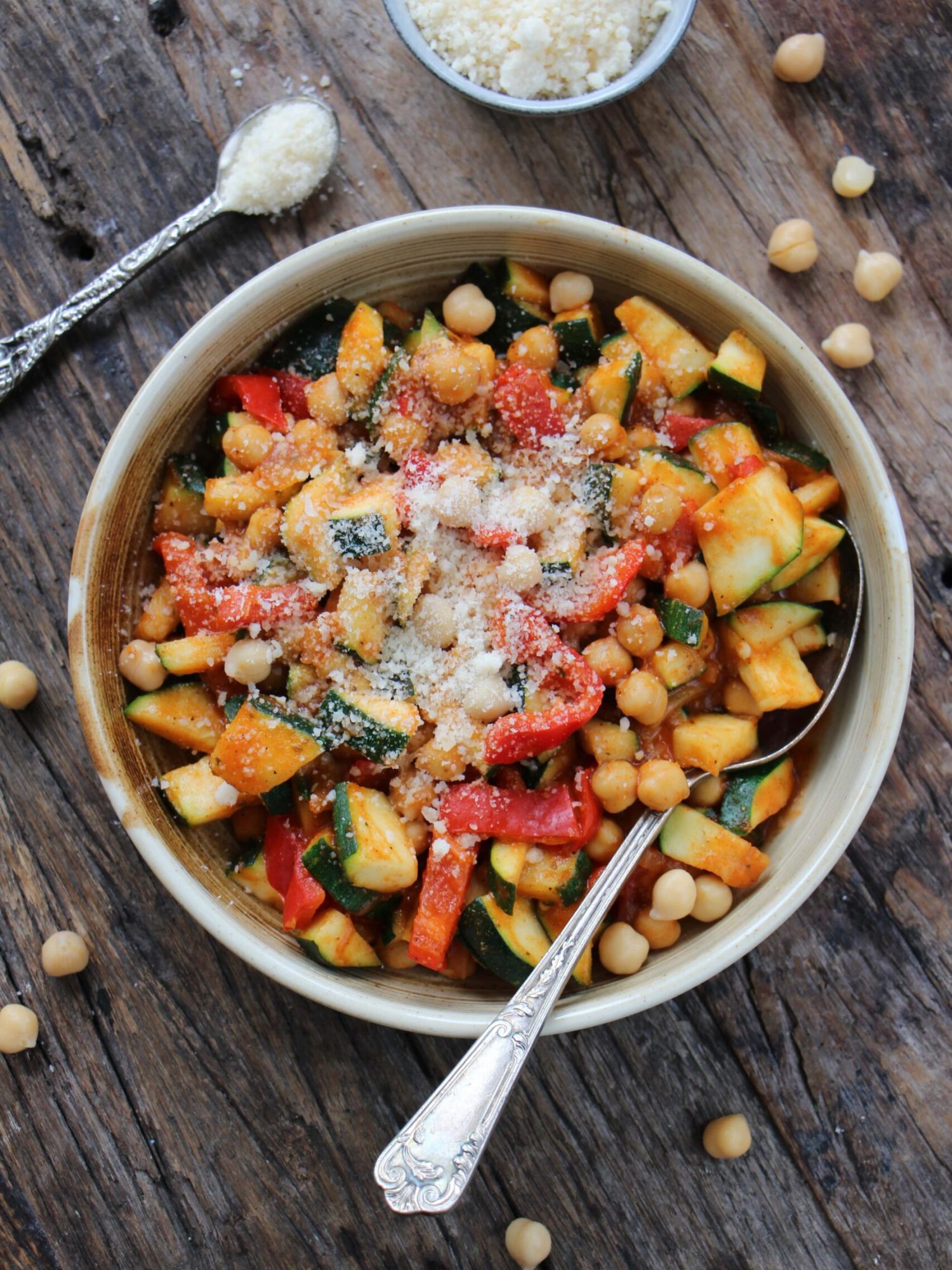 makkelijke vegetarische recepten avondeten kikkererwten met courgette in fajita saus-min
