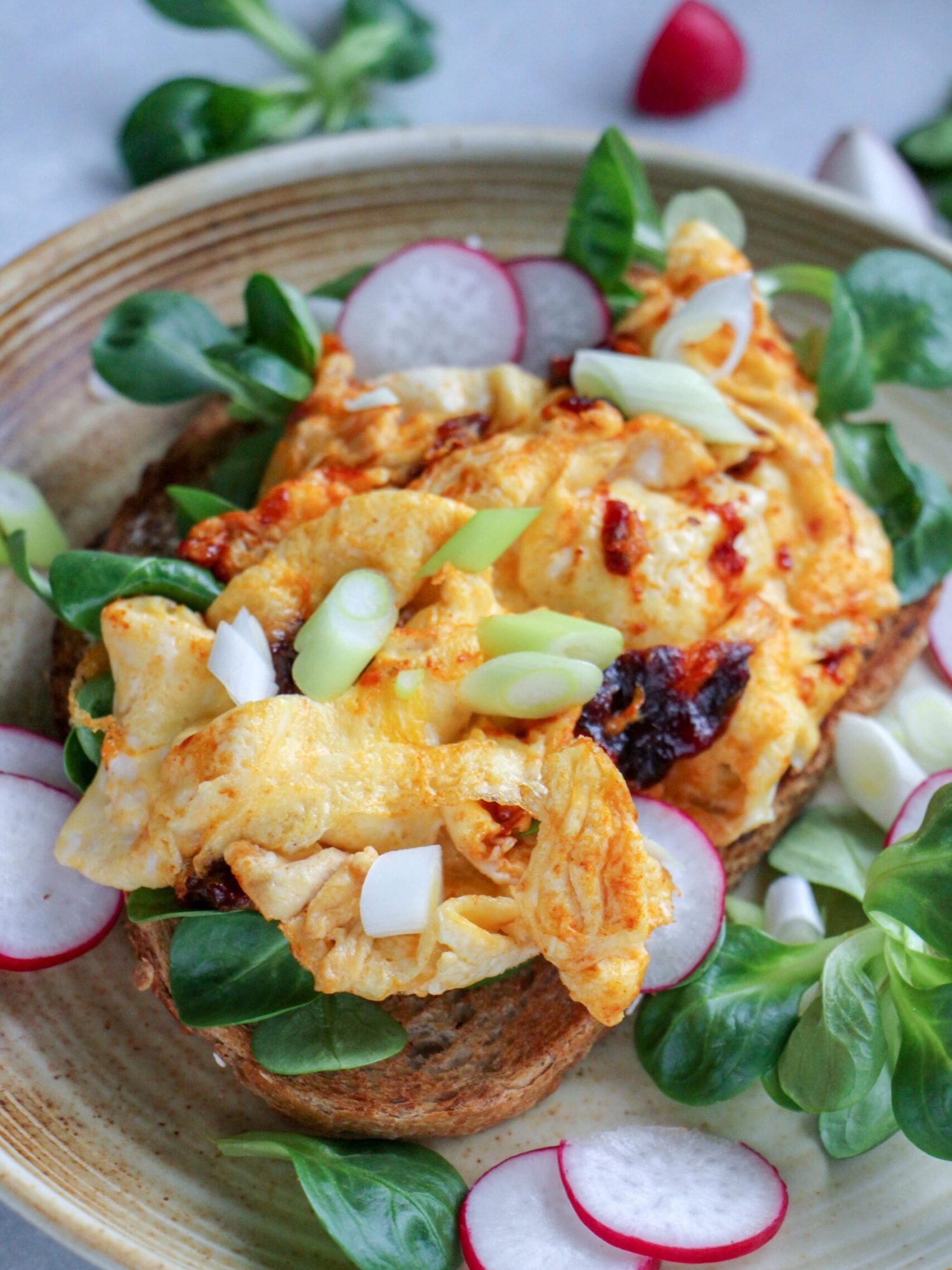 Makkelijke vegetarische recepten omelet met gochujang chili pasta