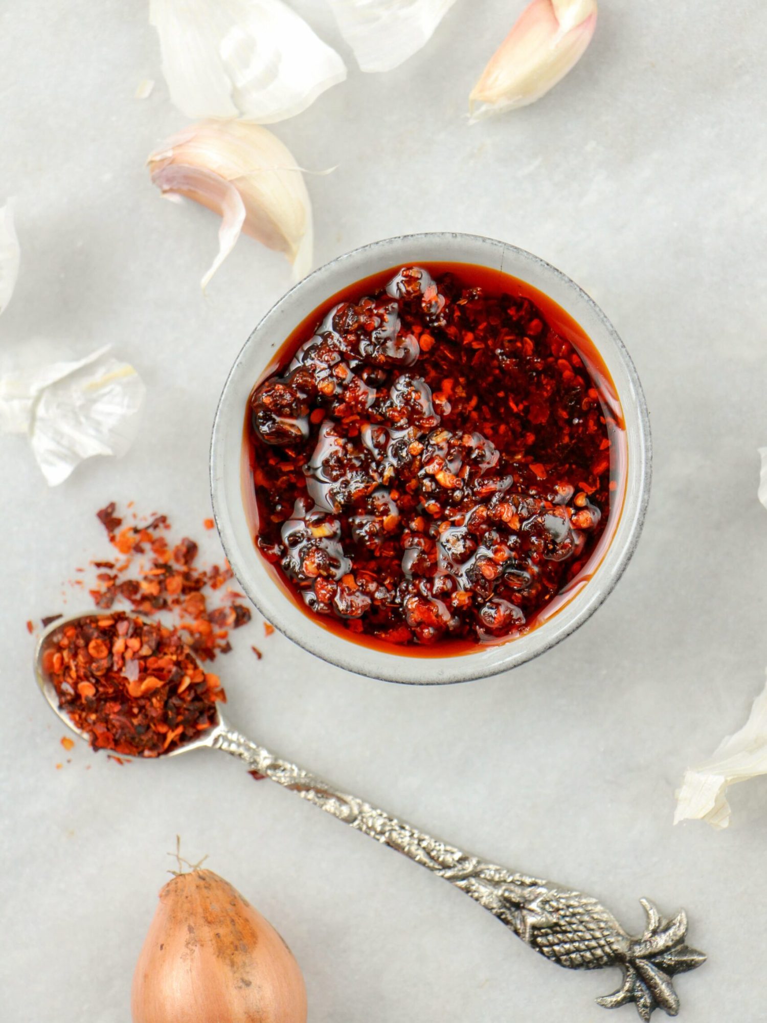 zelf crispy chili olie maken met 4 ingredienten
